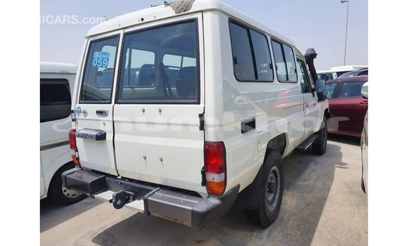 Buy Import Toyota Land Cruiser White Car in Import - Dubai in Bumthang Buy Import Toyota Land Cruiser White Car in Import - Dubai in Bumthang