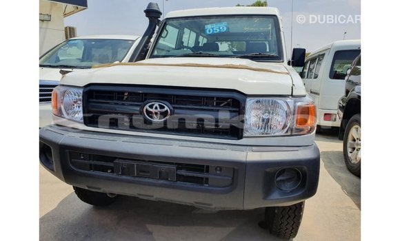 Buy Import Toyota Land Cruiser White Car in Import - Dubai in Bumthang Buy Import Toyota Land Cruiser White Car in Import - Dubai in Bumthang