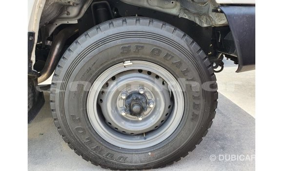 Buy Import Toyota Land Cruiser White Car in Import - Dubai in Bumthang Buy Import Toyota Land Cruiser White Car in Import - Dubai in Bumthang