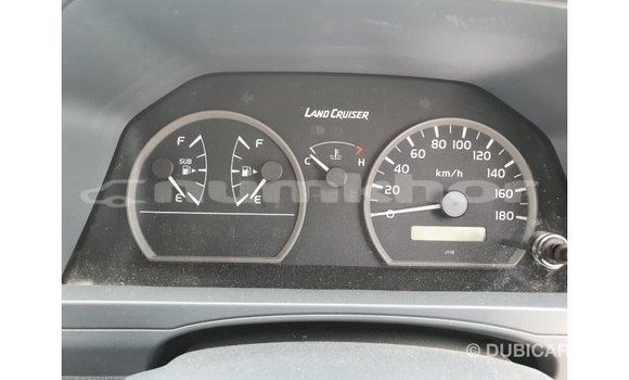 Buy Import Toyota Land Cruiser White Car in Import - Dubai in Bumthang Buy Import Toyota Land Cruiser White Car in Import - Dubai in Bumthang