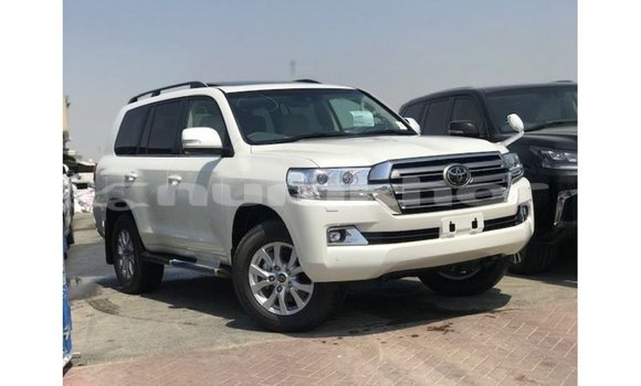 Buy Import Toyota Land Cruiser White Car in Import - Dubai in Bumthang
