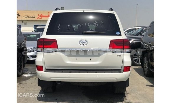 Buy Import Toyota Land Cruiser White Car in Import - Dubai in Bumthang Buy Import Toyota Land Cruiser White Car in Import - Dubai in Bumthang