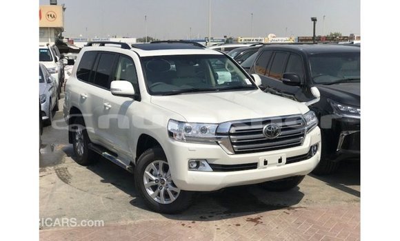 Buy Import Toyota Land Cruiser White Car in Import - Dubai in Bumthang Buy Import Toyota Land Cruiser White Car in Import - Dubai in Bumthang