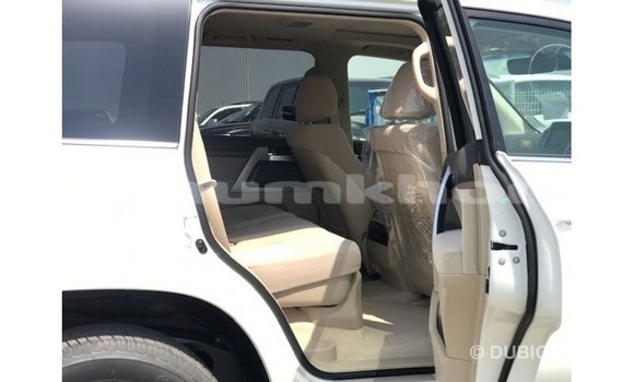 Buy Import Toyota Land Cruiser White Car in Import - Dubai in Bumthang Buy Import Toyota Land Cruiser White Car in Import - Dubai in Bumthang