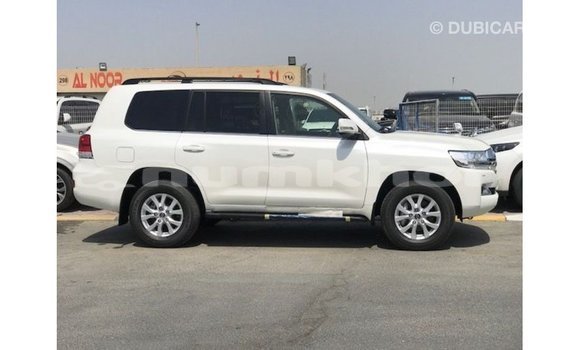 Buy Import Toyota Land Cruiser White Car in Import - Dubai in Bumthang Buy Import Toyota Land Cruiser White Car in Import - Dubai in Bumthang