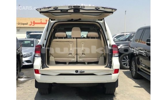 Buy Import Toyota Land Cruiser White Car in Import - Dubai in Bumthang Buy Import Toyota Land Cruiser White Car in Import - Dubai in Bumthang
