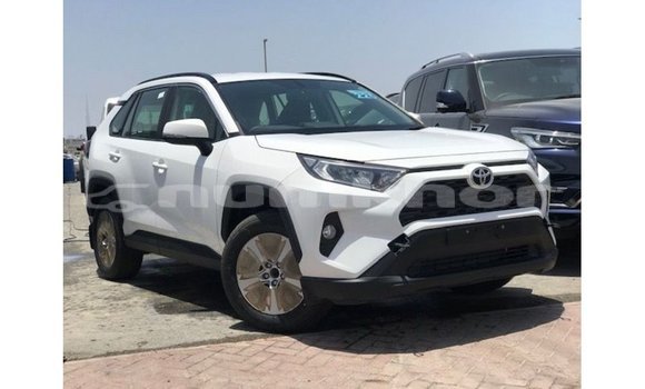 Buy Import Toyota 4Runner White Car in Import - Dubai in Bumthang