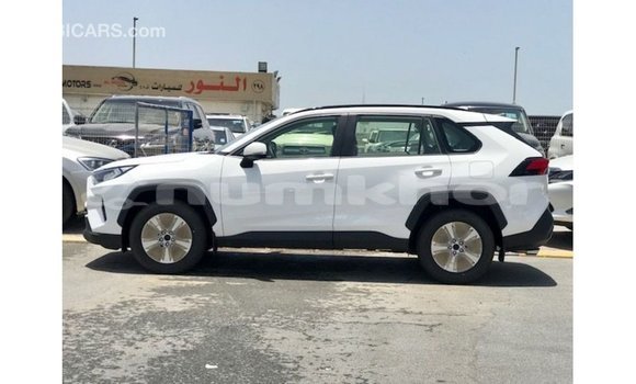 Buy Import Toyota 4Runner White Car in Import - Dubai in Bumthang Buy Import Toyota 4Runner White Car in Import - Dubai in Bumthang