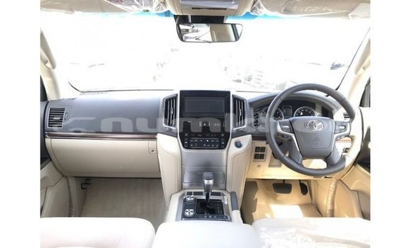 Buy Import Toyota Land Cruiser White Car in Import - Dubai in Bumthang Buy Import Toyota Land Cruiser White Car in Import - Dubai in Bumthang