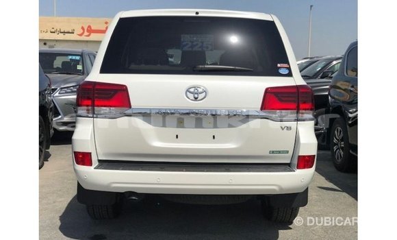 Buy Import Toyota Land Cruiser White Car in Import - Dubai in Bumthang Buy Import Toyota Land Cruiser White Car in Import - Dubai in Bumthang