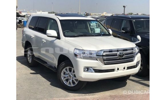 Buy Import Toyota Land Cruiser White Car in Import - Dubai in Bumthang Buy Import Toyota Land Cruiser White Car in Import - Dubai in Bumthang