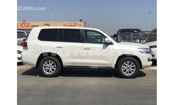 Buy Import Toyota Land Cruiser White Car in Import - Dubai in Bumthang Buy Import Toyota Land Cruiser White Car in Import - Dubai in Bumthang