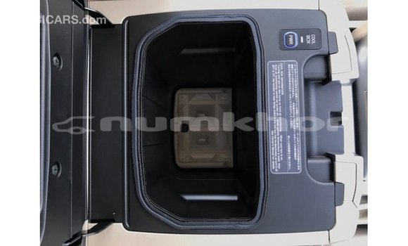 Buy Import Toyota Land Cruiser White Car in Import - Dubai in Bumthang Buy Import Toyota Land Cruiser White Car in Import - Dubai in Bumthang