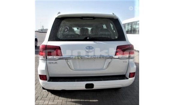 Buy Import Toyota Land Cruiser White Car in Import - Dubai in Bumthang Buy Import Toyota Land Cruiser White Car in Import - Dubai in Bumthang