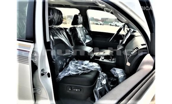 Buy Import Toyota Land Cruiser White Car in Import - Dubai in Bumthang Buy Import Toyota Land Cruiser White Car in Import - Dubai in Bumthang