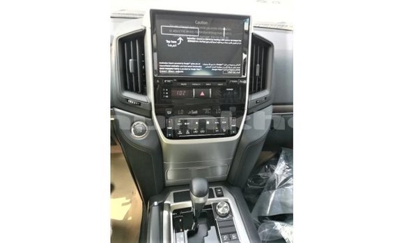 Buy Import Toyota Land Cruiser White Car in Import - Dubai in Bumthang Buy Import Toyota Land Cruiser White Car in Import - Dubai in Bumthang