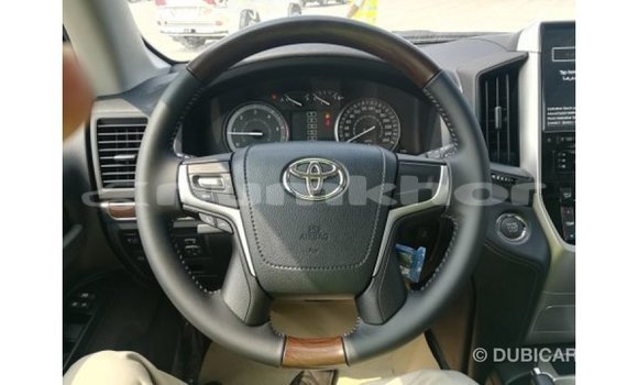 Buy Import Toyota Land Cruiser White Car in Import - Dubai in Bumthang Buy Import Toyota Land Cruiser White Car in Import - Dubai in Bumthang