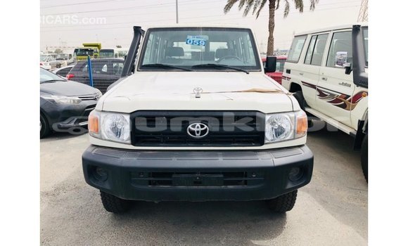 Buy Import Toyota Land Cruiser White Car in Import - Dubai in Bumthang Buy Import Toyota Land Cruiser White Car in Import - Dubai in Bumthang