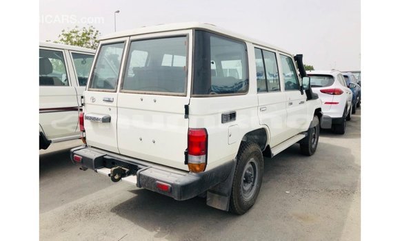 Buy Import Toyota Land Cruiser White Car in Import - Dubai in Bumthang Buy Import Toyota Land Cruiser White Car in Import - Dubai in Bumthang