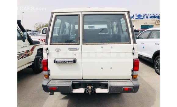 Buy Import Toyota Land Cruiser White Car in Import - Dubai in Bumthang Buy Import Toyota Land Cruiser White Car in Import - Dubai in Bumthang