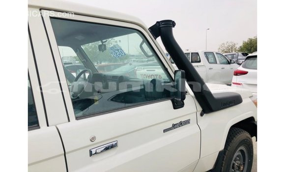 Buy Import Toyota Land Cruiser White Car in Import - Dubai in Bumthang Buy Import Toyota Land Cruiser White Car in Import - Dubai in Bumthang