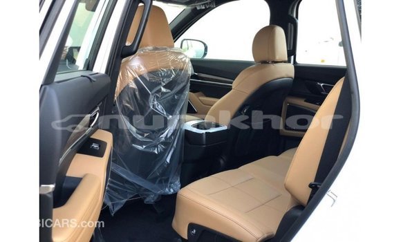 Buy Import Kia Carens White Car in Import - Dubai in Bumthang Buy Import Kia Carens White Car in Import - Dubai in Bumthang