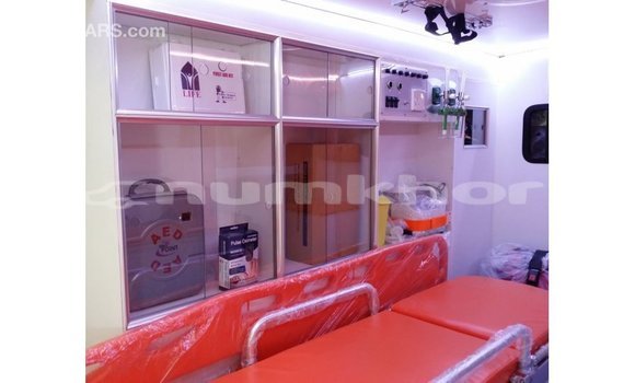 Buy Import Toyota Hiace White Car in Import - Dubai in Bumthang Buy Import Toyota Hiace White Car in Import - Dubai in Bumthang