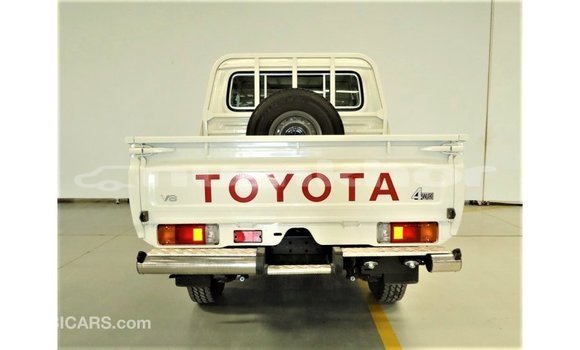 Buy Import Toyota Land Cruiser White Car in Import - Dubai in Bumthang Buy Import Toyota Land Cruiser White Car in Import - Dubai in Bumthang
