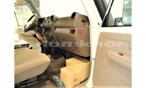 Buy Import Toyota Land Cruiser White Car in Import - Dubai in Bumthang Buy Import Toyota Land Cruiser White Car in Import - Dubai in Bumthang