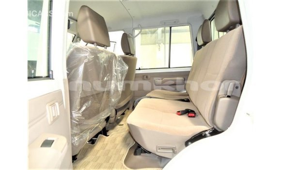 Buy Import Toyota Land Cruiser White Car in Import - Dubai in Bumthang Buy Import Toyota Land Cruiser White Car in Import - Dubai in Bumthang