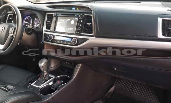 Buy Import Toyota Highlander Other Car in Import - Dubai in Bumthang Buy Import Toyota Highlander Other Car in Import - Dubai in Bumthang