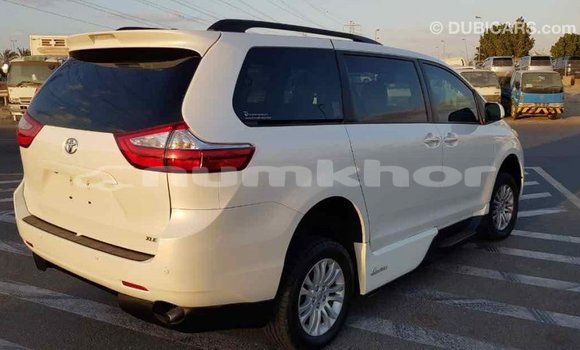 Buy Import Toyota Sienna White Car in Import - Dubai in Bumthang Buy Import Toyota Sienna White Car in Import - Dubai in Bumthang