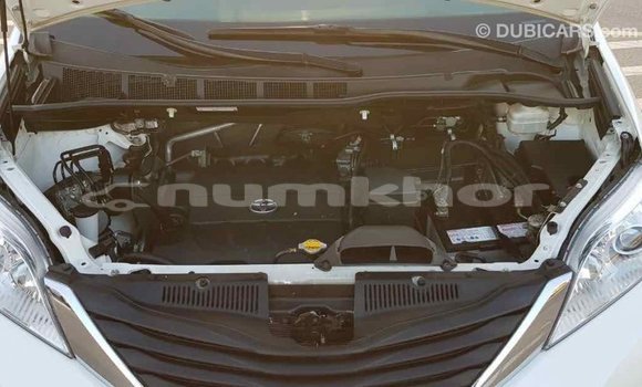 Buy Import Toyota Sienna White Car in Import - Dubai in Bumthang Buy Import Toyota Sienna White Car in Import - Dubai in Bumthang