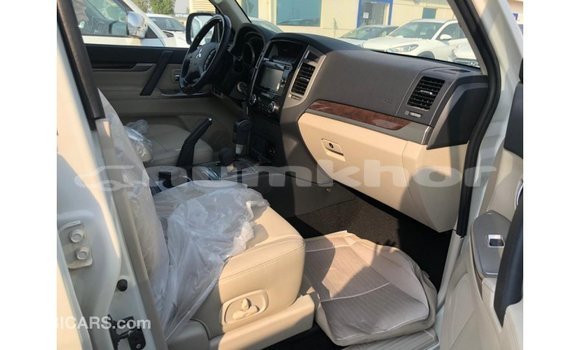Buy Import Mitsubishi Pajero Black Car in Import - Dubai in Bumthang Buy Import Mitsubishi Pajero Black Car in Import - Dubai in Bumthang