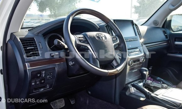Buy Import Toyota Land Cruiser White Car in Import - Dubai in Bumthang Buy Import Toyota Land Cruiser White Car in Import - Dubai in Bumthang
