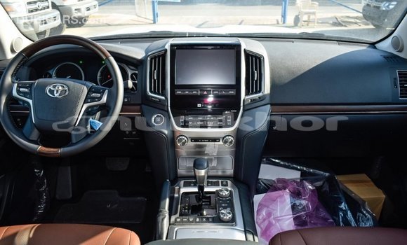 Buy Import Toyota Land Cruiser White Car in Import - Dubai in Bumthang Buy Import Toyota Land Cruiser White Car in Import - Dubai in Bumthang