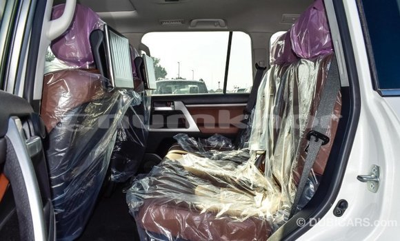 Buy Import Toyota Land Cruiser White Car in Import - Dubai in Bumthang Buy Import Toyota Land Cruiser White Car in Import - Dubai in Bumthang