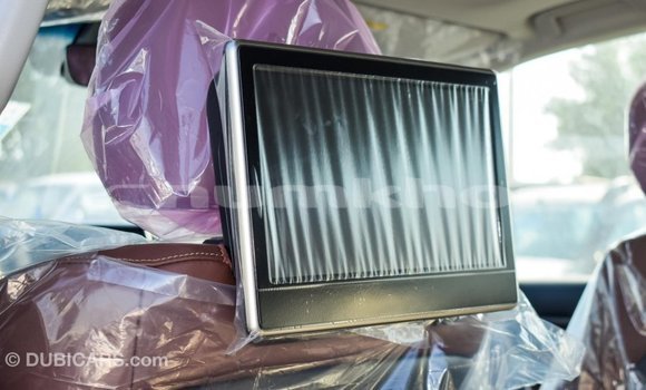 Buy Import Toyota Land Cruiser White Car in Import - Dubai in Bumthang Buy Import Toyota Land Cruiser White Car in Import - Dubai in Bumthang