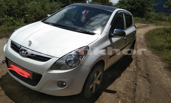 Buy Used Hyundai i20 White Car in Thimphu in Timphu Buy Used Hyundai i20 White Car in Thimphu in Timphu