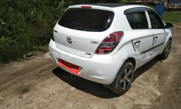 Buy Used Hyundai i20 White Car in Thimphu in Timphu Buy Used Hyundai i20 White Car in Thimphu in Timphu