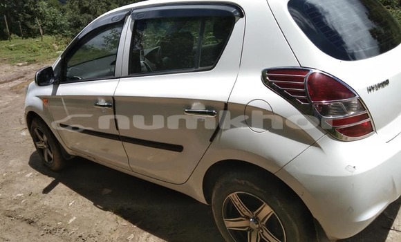 Buy Used Hyundai i20 White Car in Thimphu in Timphu Buy Used Hyundai i20 White Car in Thimphu in Timphu