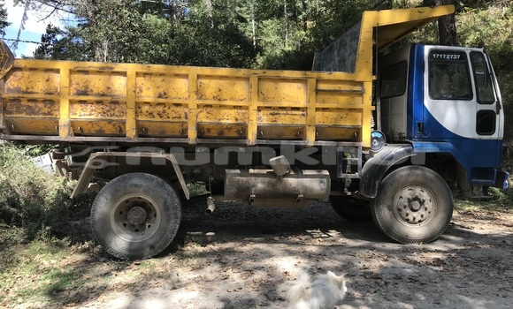 Buy Used Caterpillar 120 White Truck in Thimphu in Timphu Buy Used Caterpillar 120 White Truck in Thimphu in Timphu