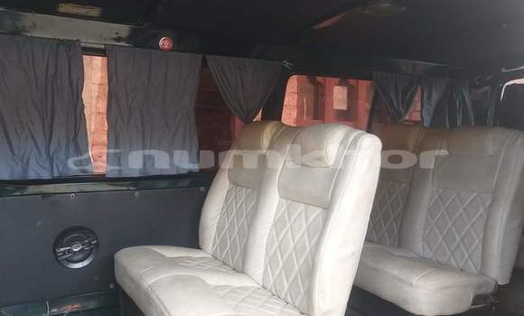 Buy Used Toyota HiAce Green Truck in Thimphu in Timphu Buy Used Toyota HiAce Green Truck in Thimphu in Timphu