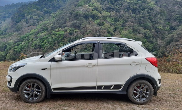 Buy Used Ford Freestyle White Car in Tongsa in Tongsa Buy Used Ford Freestyle White Car in Tongsa in Tongsa