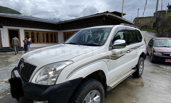 Buy Used Toyota Prado White Car in Paro in Rinpung Buy Used Toyota Prado White Car in Paro in Rinpung