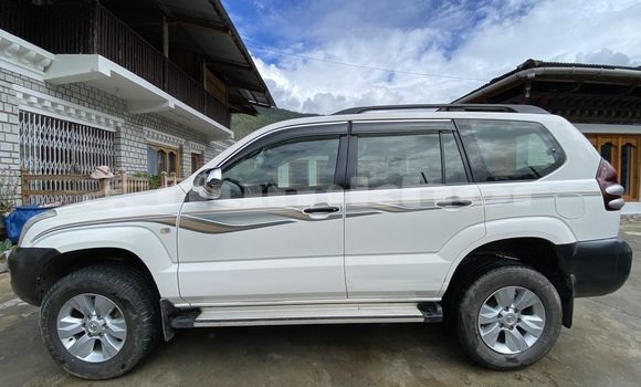 Buy Used Toyota Prado White Car in Paro in Rinpung Buy Used Toyota Prado White Car in Paro in Rinpung