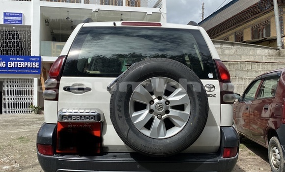 Buy Used Toyota Prado White Car in Paro in Rinpung Buy Used Toyota Prado White Car in Paro in Rinpung