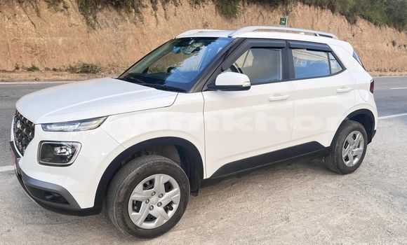 Buy Used Hyundai Verna White Car in Thimphu in Timphu Buy Used Hyundai Verna White Car in Thimphu in Timphu