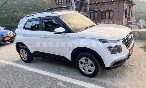 Buy Used Hyundai Verna White Car in Thimphu in Timphu Buy Used Hyundai Verna White Car in Thimphu in Timphu