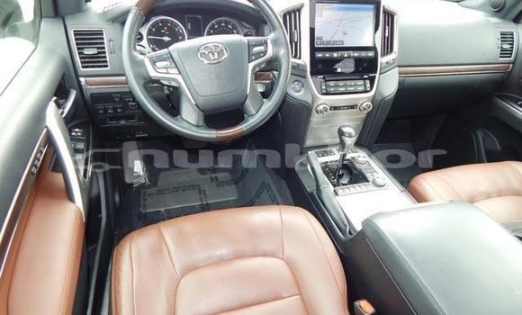 Buy Used Toyota Land Cruiser White Car in Thimphu in Timphu Buy Used Toyota Land Cruiser White Car in Thimphu in Timphu